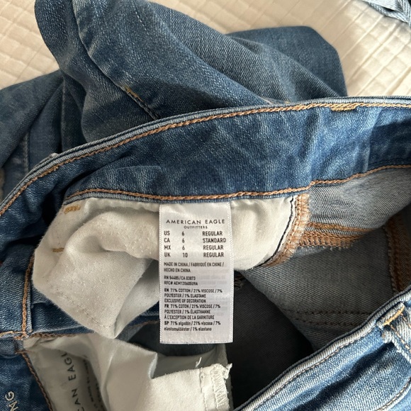 American Eagle Ripped Jegging - Picture 3 of 3